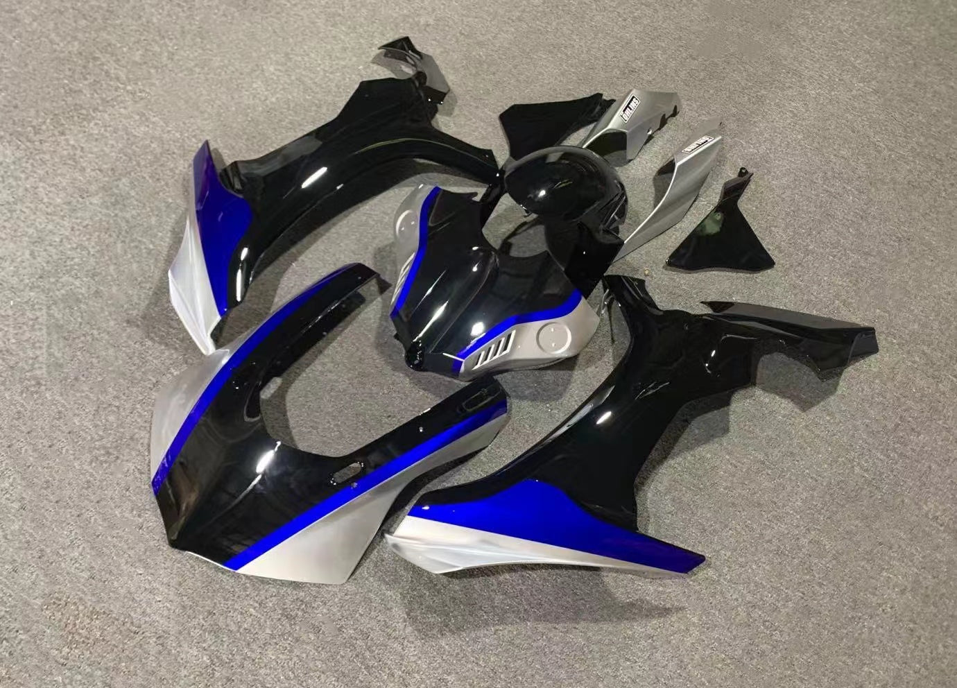 2015-2019 Yamaha YZF-R1 Silver and Blue Fairing Kit